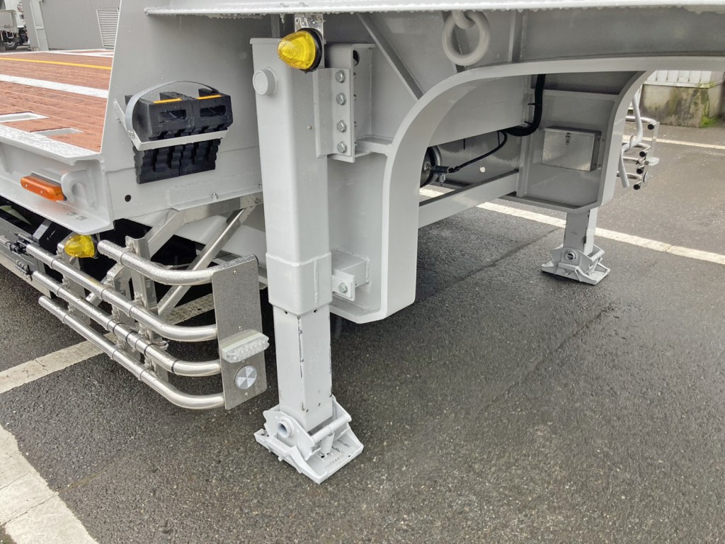 運転席側の補助脚ハンドルは付いておりません。|トレクス  PLR232ASの写真49