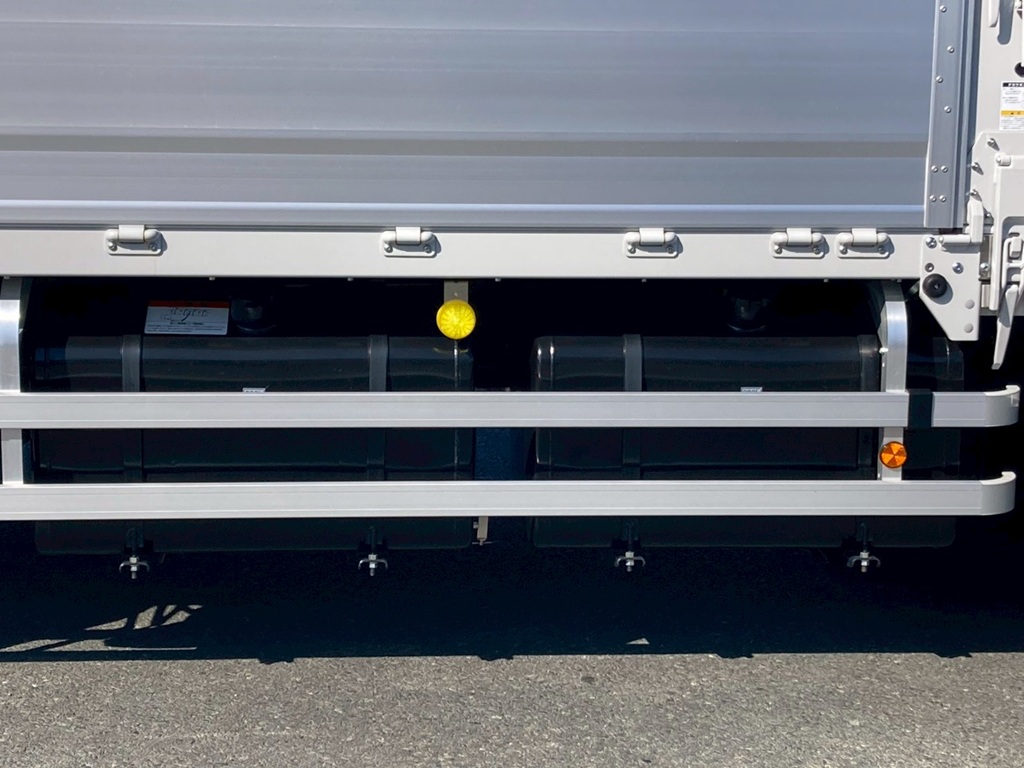 燃料タンクは300L×2ケ付です|三菱 スーパーグレート 2PG-FS74HZの写真13