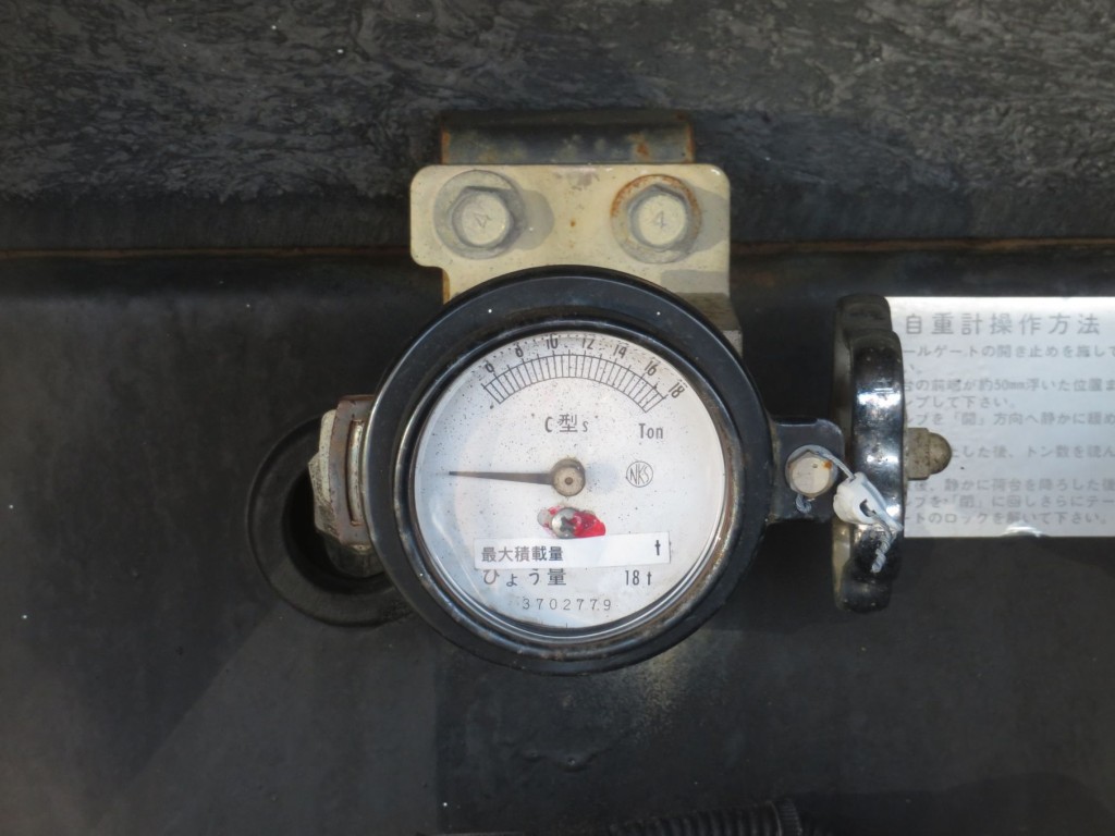 自重計です。|三菱 スーパーグレート QKG-FV50VXの写真24