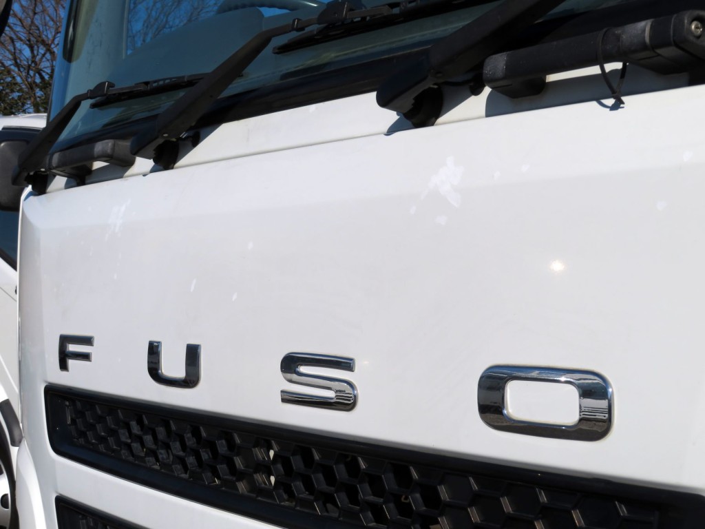 フロントパネル各所に小キズがあります。|三菱 スーパーグレート QKG-FV50VXの写真28