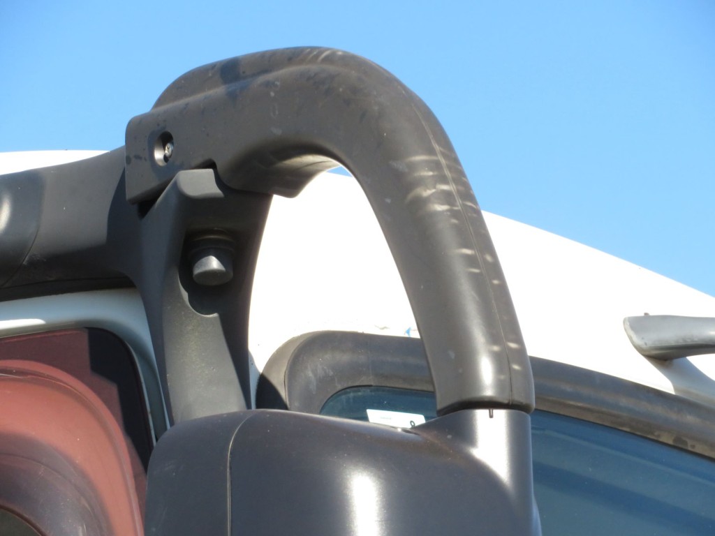 運転席側サイドミラーステーにキズがあります。|三菱 スーパーグレート QKG-FV50VXの写真61
