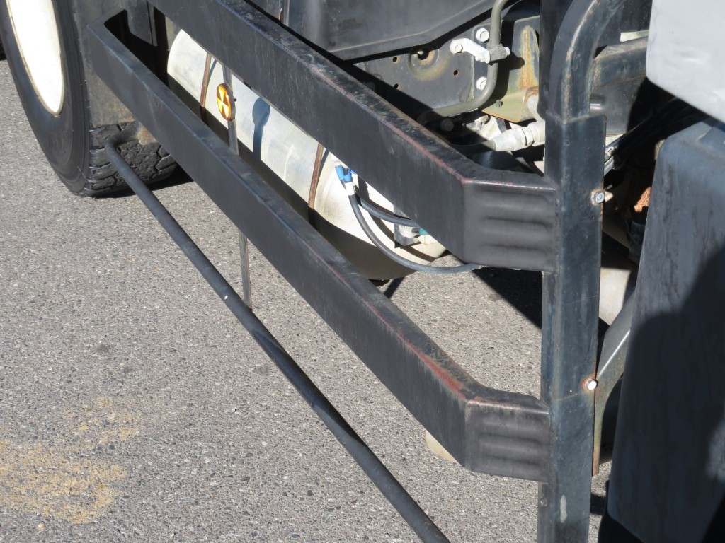 運転席側サイドバンパーにサビがあります。|三菱 スーパーグレート QKG-FV50VXの写真78