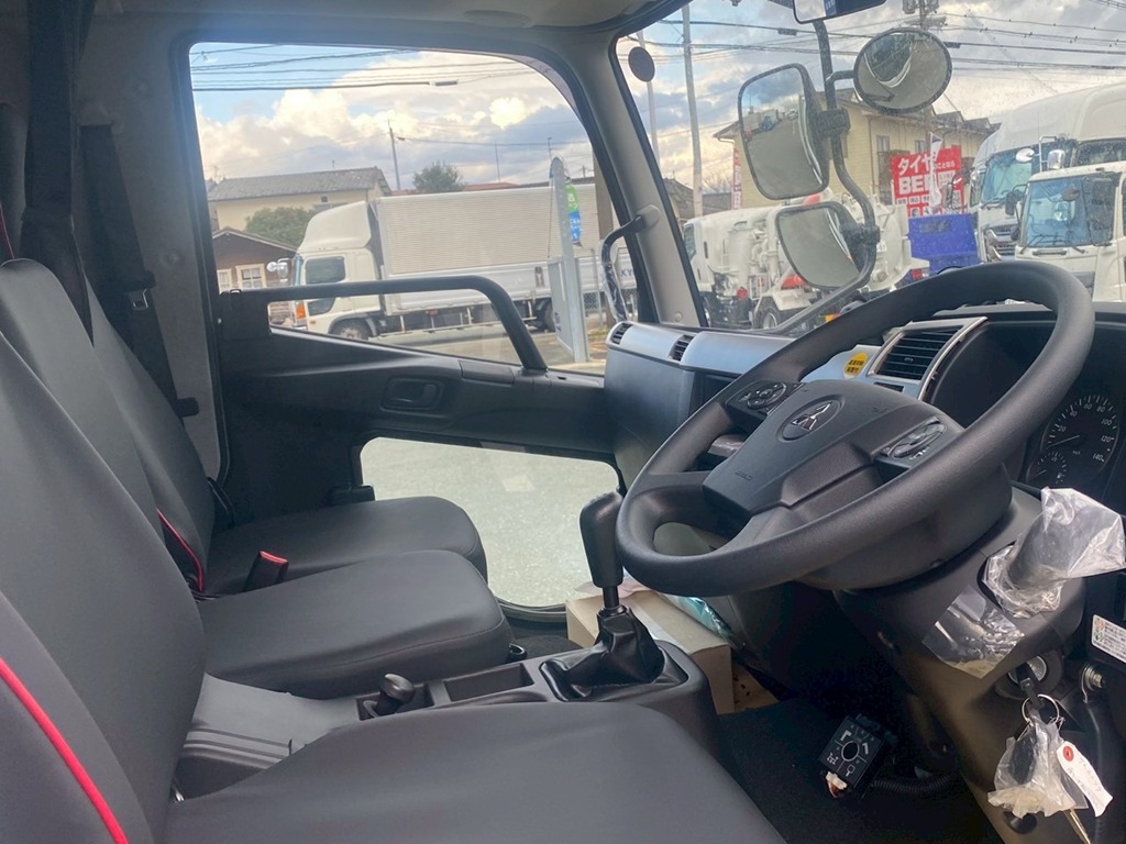 室内|三菱 ファイター 2KG-FK62FZの写真6