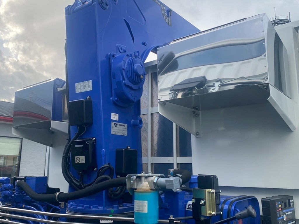 鳥居左右にステンレスの物入れが付いてます|三菱 ファイター 2KG-FK62FZの写真16