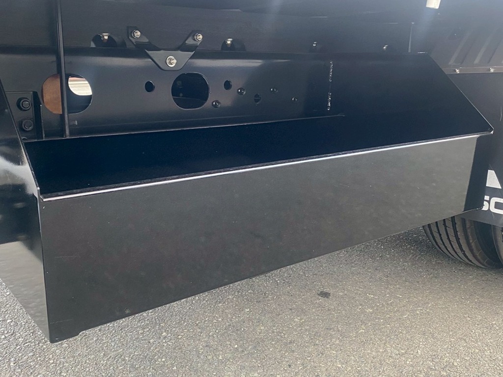 右リアオーバーハングに道具入れが付いてます|三菱 ファイター 2KG-FK62FZの写真21