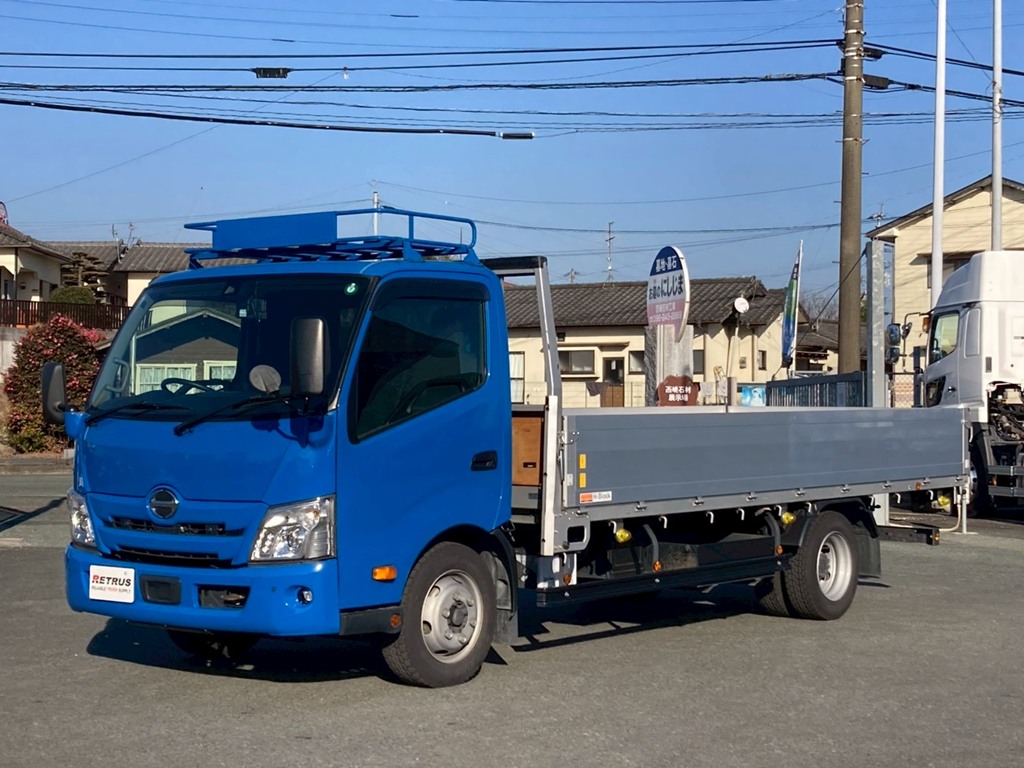 キャブ上にシート乗せが付いてます|日野 デュトロ 2RG-XZU722M(2WD)の写真1