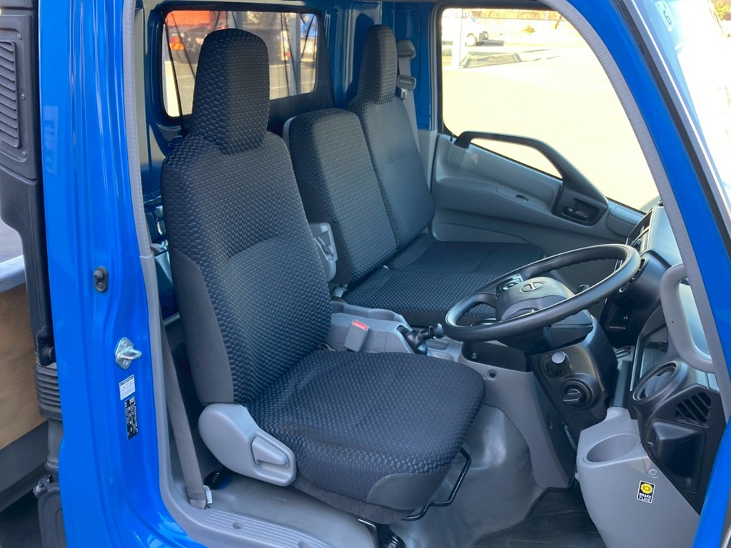 室内|日野 デュトロ 2RG-XZU722M(2WD)の写真7