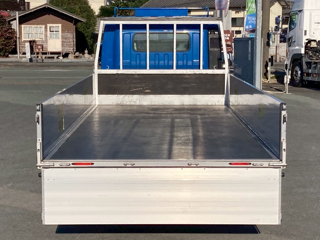 ボディー内|日野 デュトロ 2RG-XZU722M(2WD)の写真8