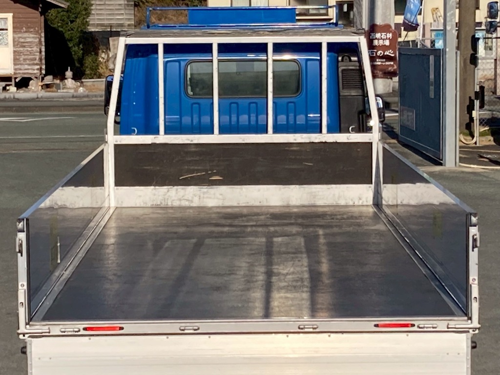 床面の状態|日野 デュトロ 2RG-XZU722M(2WD)の写真9