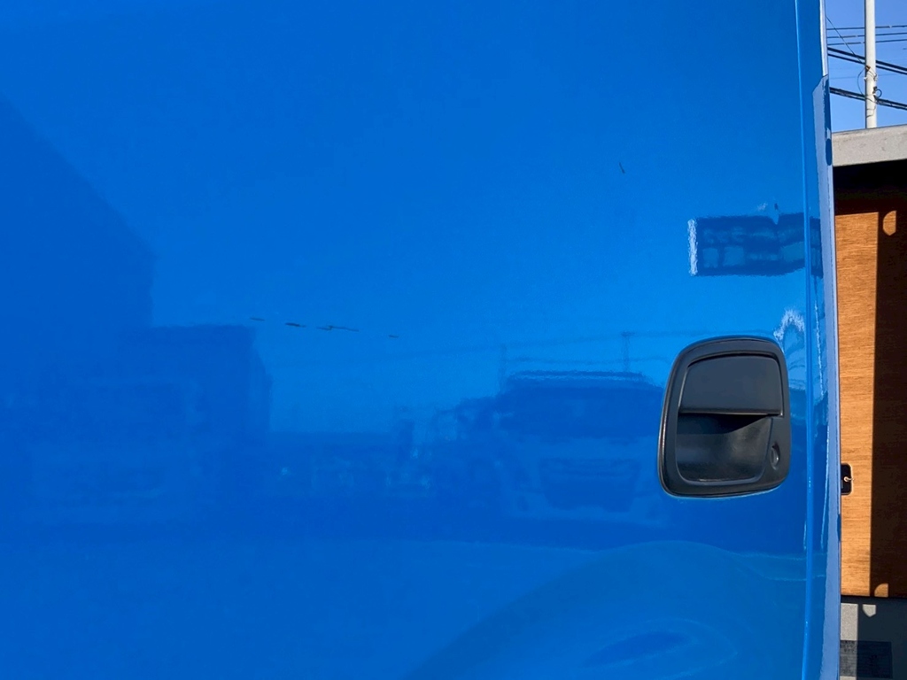 助手席側ドアにもすり傷が有ります|日野 デュトロ 2RG-XZU722M(2WD)の写真13