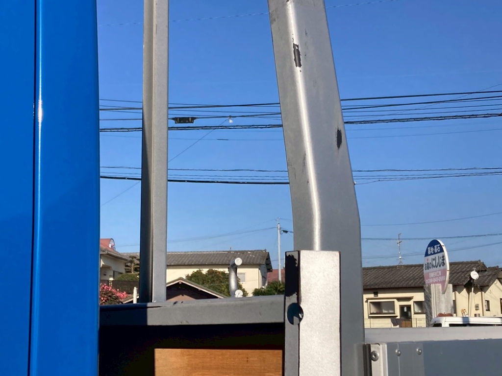 左側も同様に色剥げが有ります|日野 デュトロ 2RG-XZU722M(2WD)の写真16