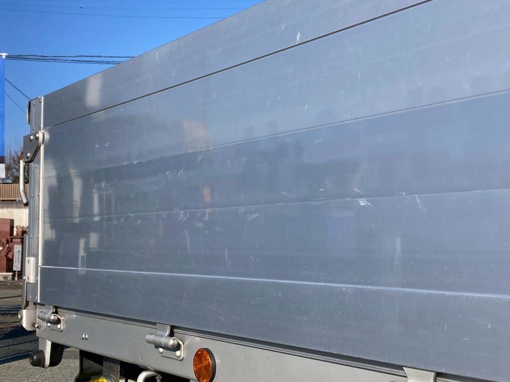 後方にもすり傷、看板跡が有ります|日野 デュトロ 2RG-XZU722M(2WD)の写真18