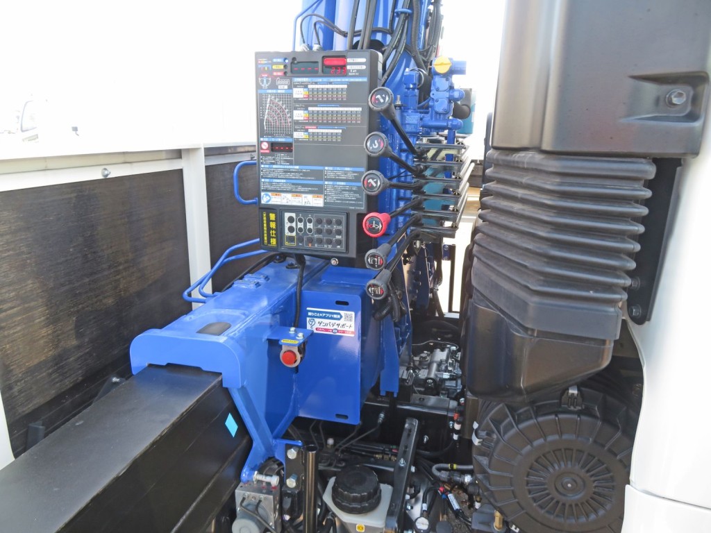 アウトリガーは差し違い式です。|日野 レンジャー 2PG-FD2ABA(2WD)の写真9