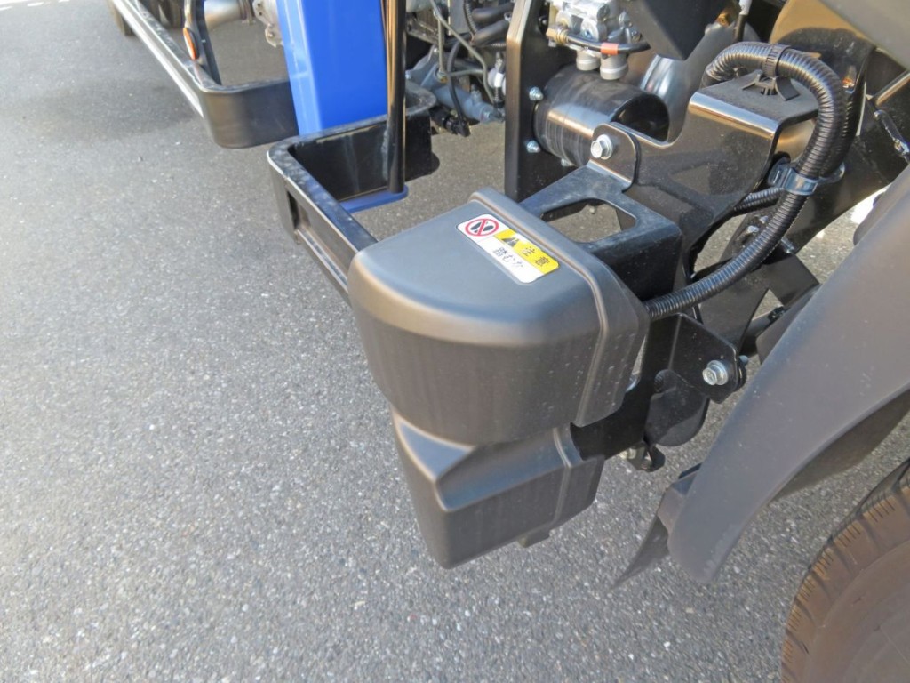 コーナーセンサーがサイドバンパーより外側に出ています。|日野 レンジャー 2PG-FD2ABA(2WD)の写真15