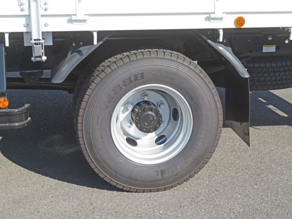 リアフェンダーは樹脂製です。|日野 レンジャー 2PG-FD2ABA(2WD)の写真16