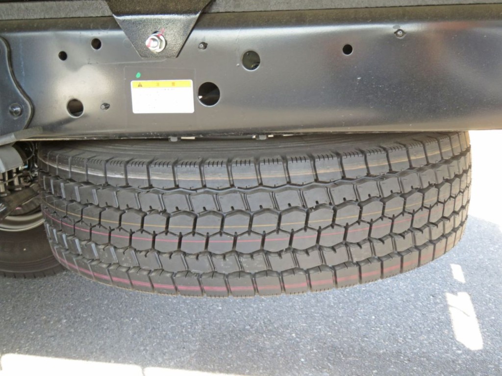 スペアタイヤ付きです。|日野 レンジャー 2PG-FD2ABA(2WD)の写真17