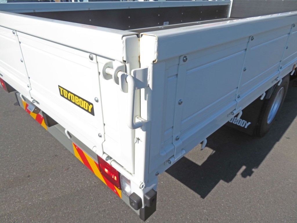 リアあおりロックに少しサビがあります。|日野 レンジャー 2PG-FD2ABA(2WD)の写真18