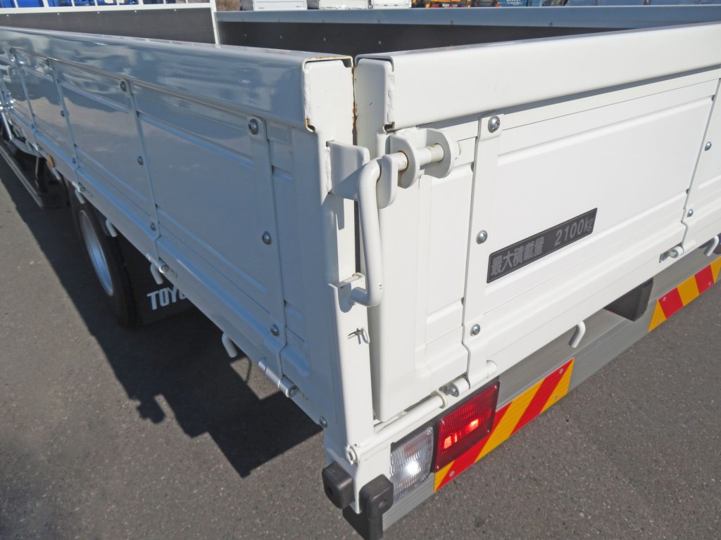 リアあおりロックに少しサビがあります。|日野 レンジャー 2PG-FD2ABA(2WD)の写真19