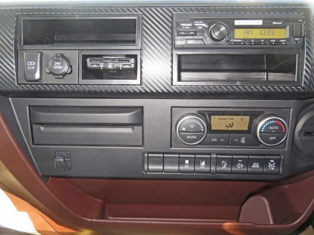 パネル周りの状態です。|日野 レンジャー 2PG-FD2ABA(2WD)の写真22