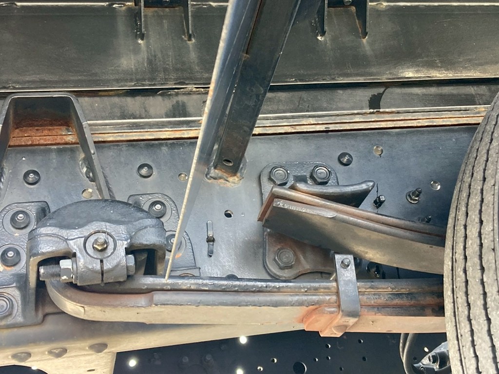 リーフサスです。|いすゞ フォワード 2RG-FRR90S2(2WD)の写真9