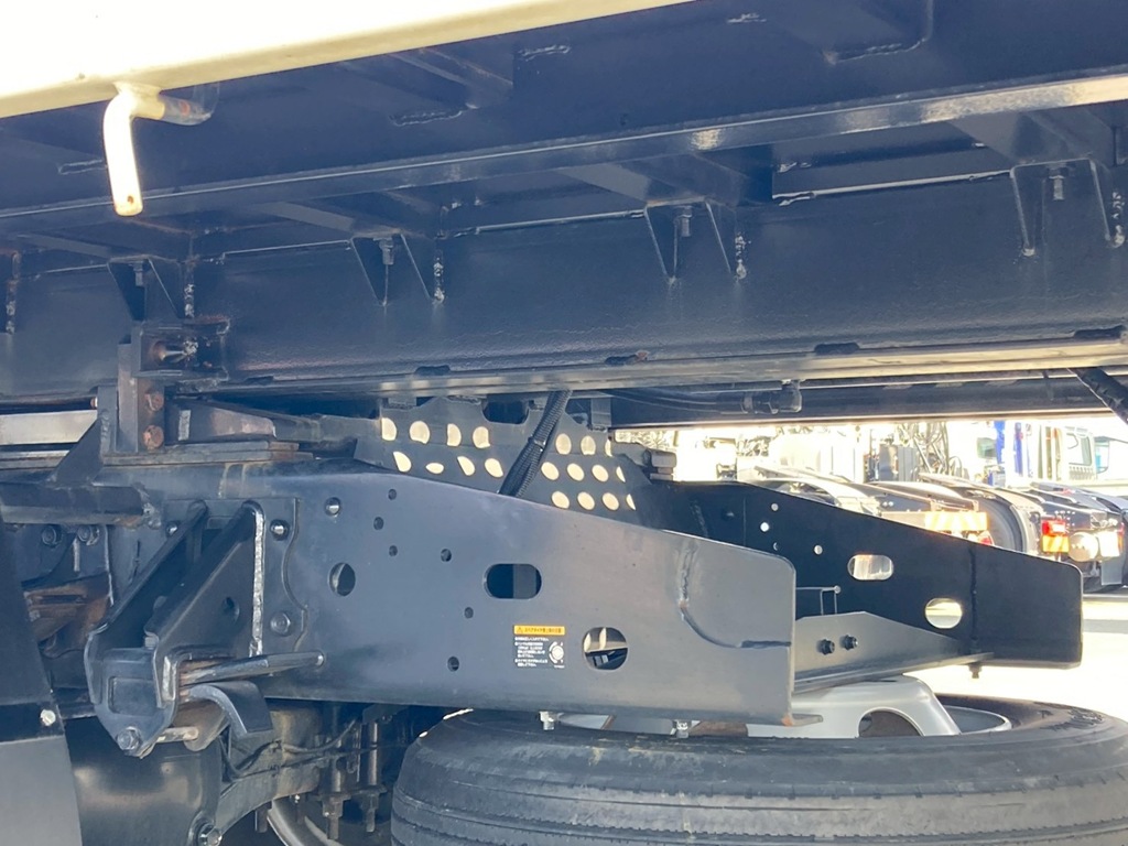 シャーシとネタの状態です。(縦ネタ・横ネタは鉄製です)|いすゞ フォワード 2RG-FRR90S2(2WD)の写真12