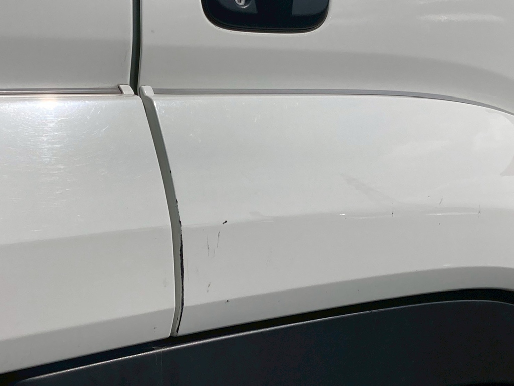 助手席側クォーターパネルに板金跡があります。|いすゞ フォワード 2RG-FRR90S2(2WD)の写真36