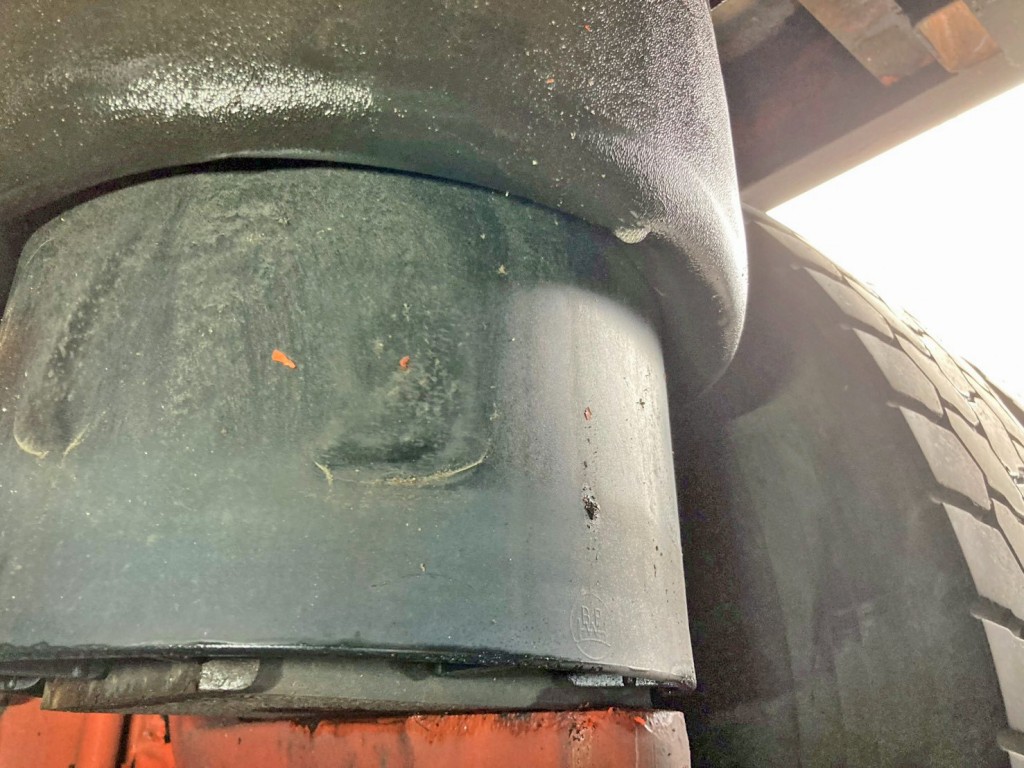 1軸目アクスルリフト左右本体にガタがあります。|トレクス  PFB34118の写真26