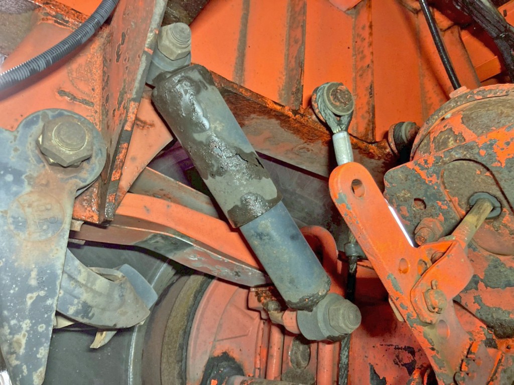 2軸目助手席側ローラーにガタがあります。|トレクス  PFB34118の写真34