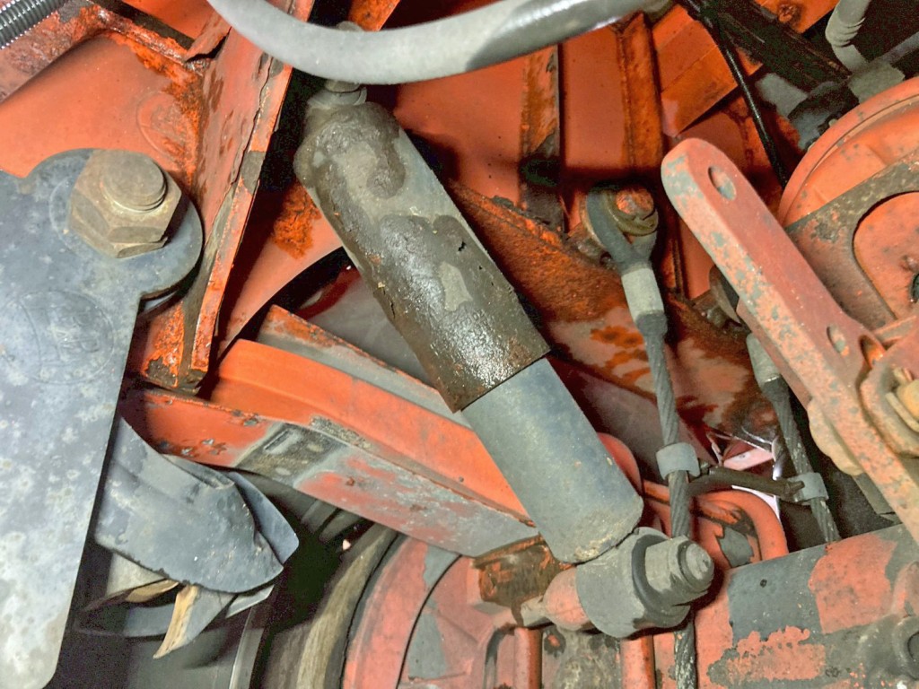 2軸目運転席側エアサスベローズ部にエアー漏れがあります。|トレクス  PFB34118の写真38