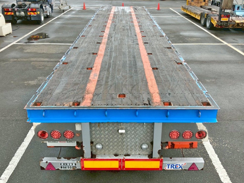 1軸目運転席側のショックアブソーバーカバーに腐食・割れがあります。|トレクス  PFB34118の写真46