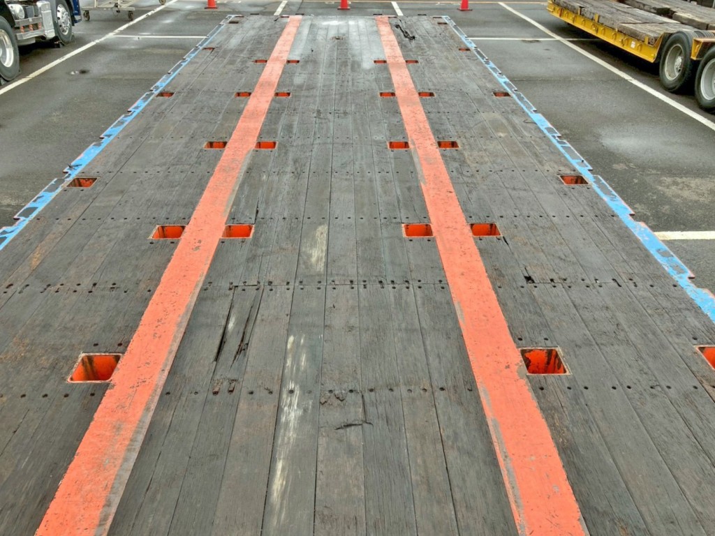 床板中央部に割れがあります。|トレクス  PFB34118の写真49