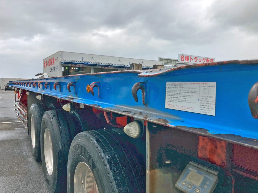 助手席側サイドレール後方に曲がりがあります。|トレクス  PFB34118の写真69