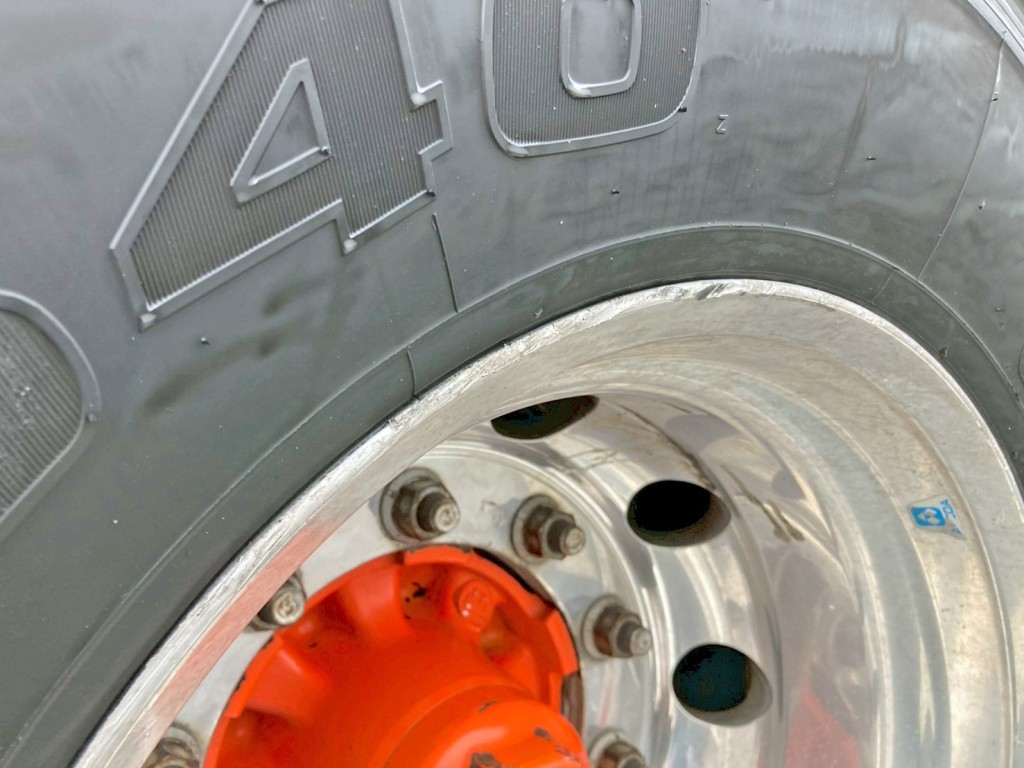 リヤレール助手席側に曲がりがあります。|トレクス  PFB34118の写真72