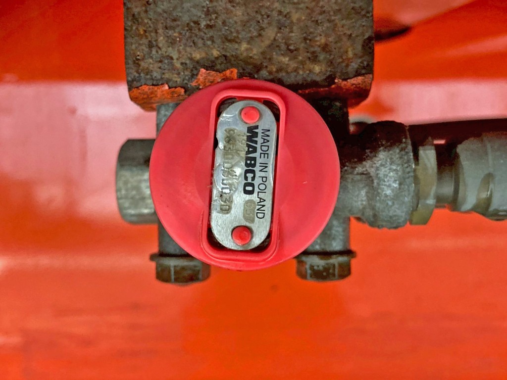 エアサスの昇降レバーです。|トレクス  PFB34118の写真80