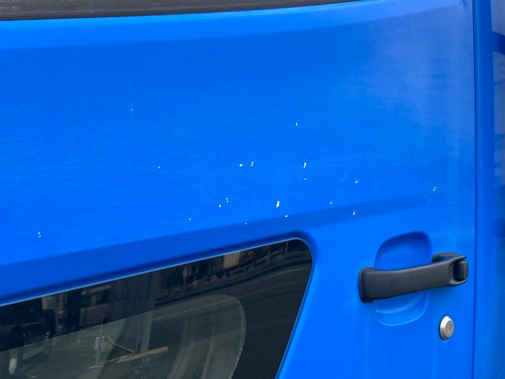 助手席側ドアに飛びキズが点々と有ります|日野 レンジャー LDG-FG8JJAAの写真24