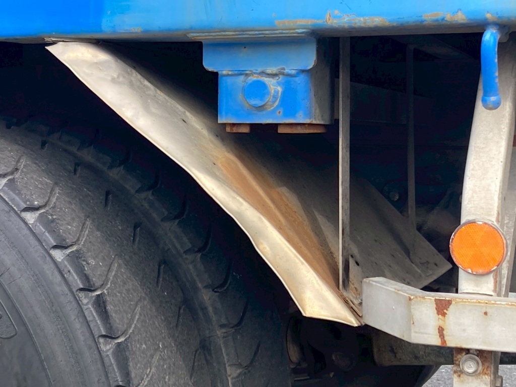 リアフェンダーに曲り、凹みが有ります|日野 レンジャー LDG-FG8JJAAの写真29