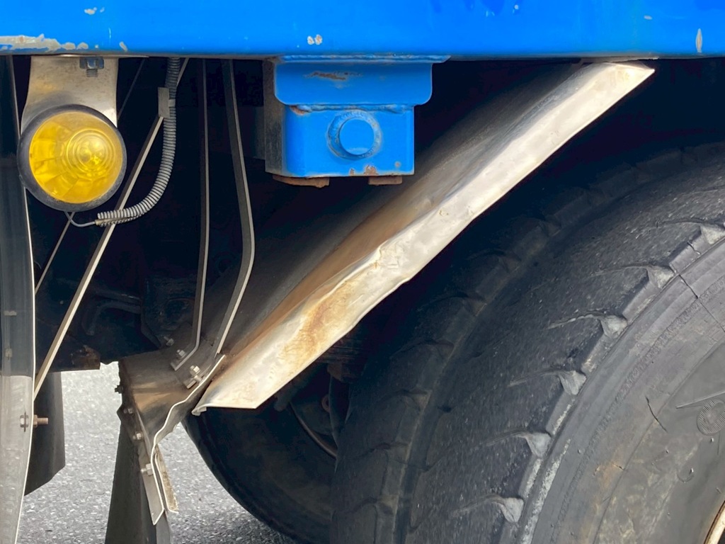 リアフェンダー曲り、凹み|日野 レンジャー LDG-FG8JJAAの写真30