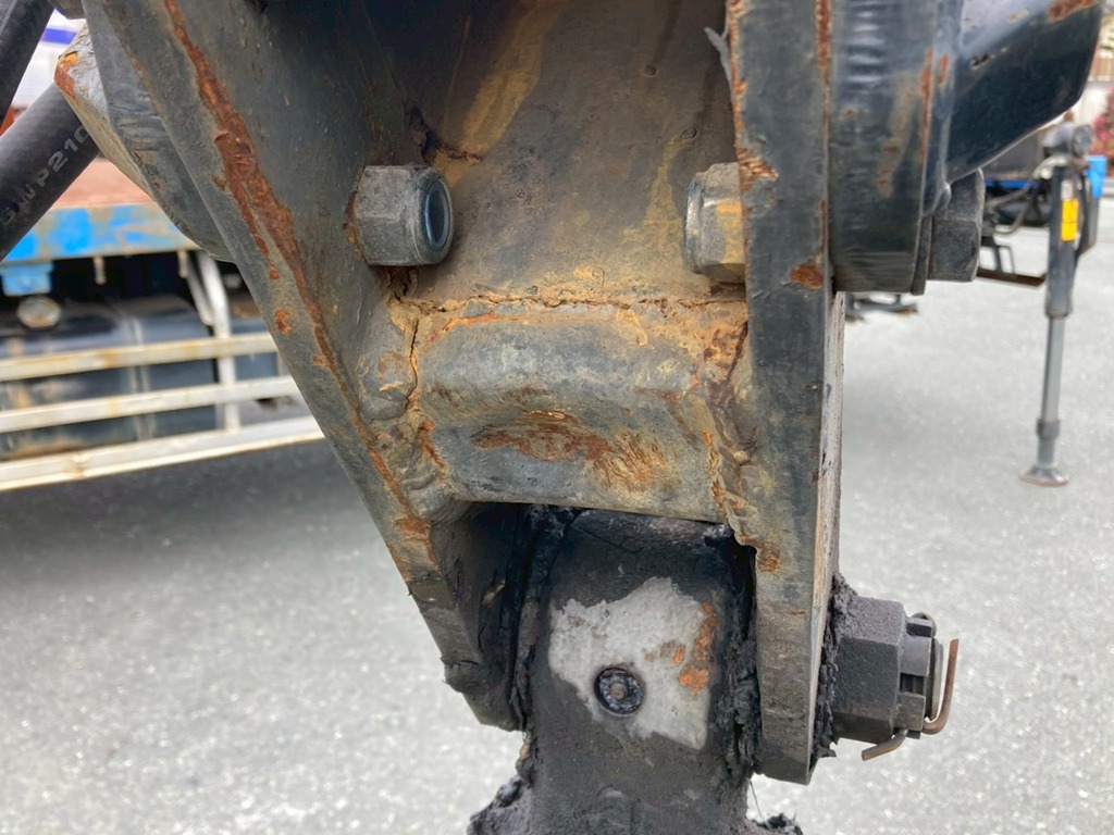ブーム先端にパッチ当て、亀裂が有ります（下がローテータ‐になります）|日野 レンジャー LDG-FG8JJAAの写真37