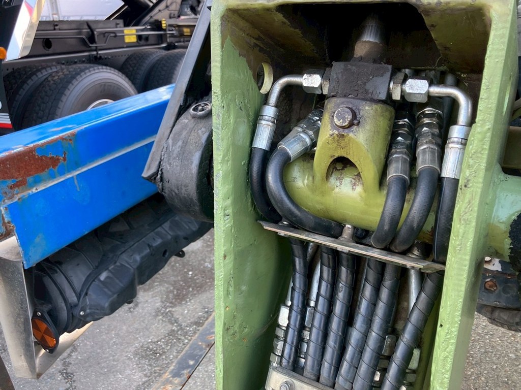 第二ブームシリンダー側に溶接補修箇所があります。|日野 レンジャー LDG-FG8JJAAの写真38