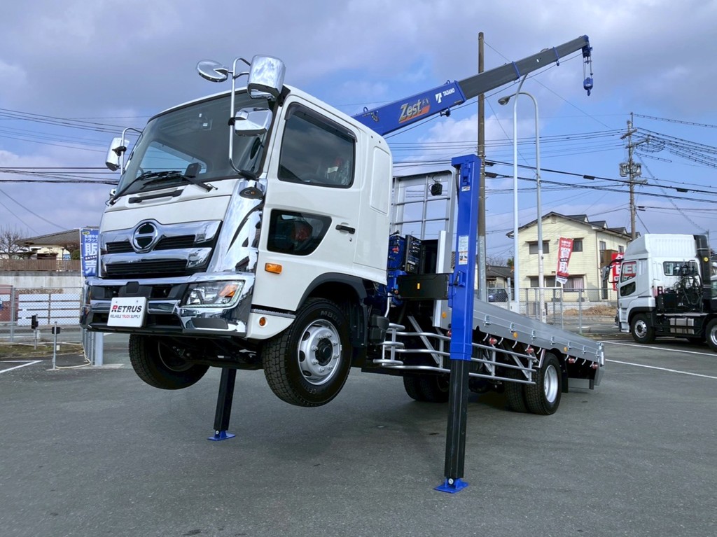 フロント周り、メッキパーツで飾っています。|日野 レンジャー 2KG-FE2ACAの写真1