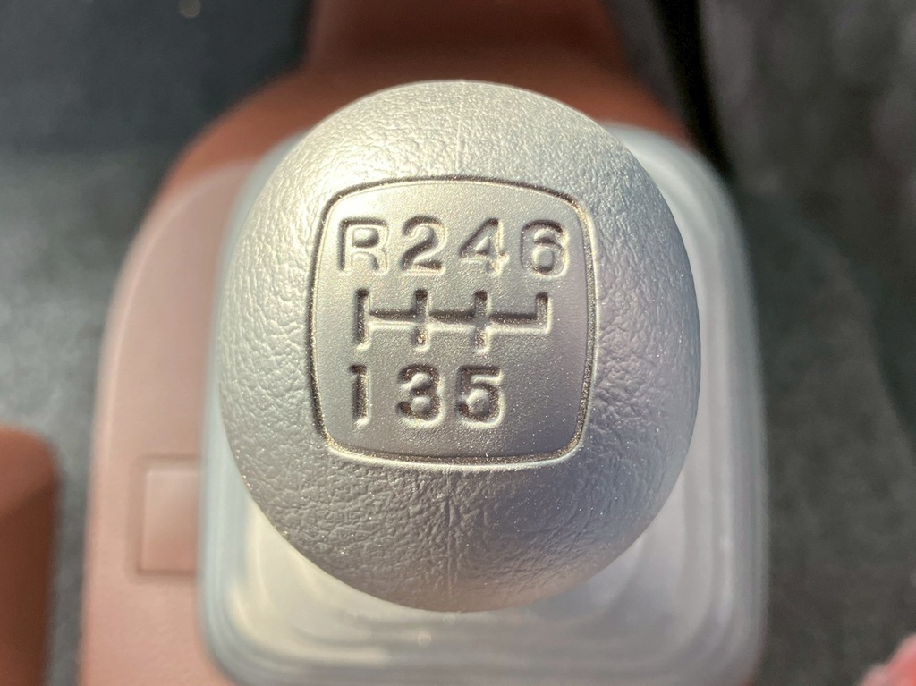 MT6速です。|日野 レンジャー 2KG-FE2ACAの写真23