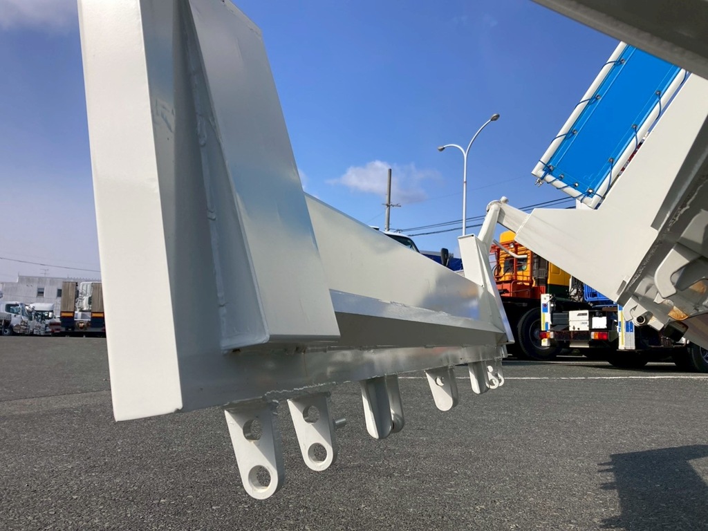 リアゲート裏側|いすゞ フォワード 2RG-FRR90S4(2WD)の写真15