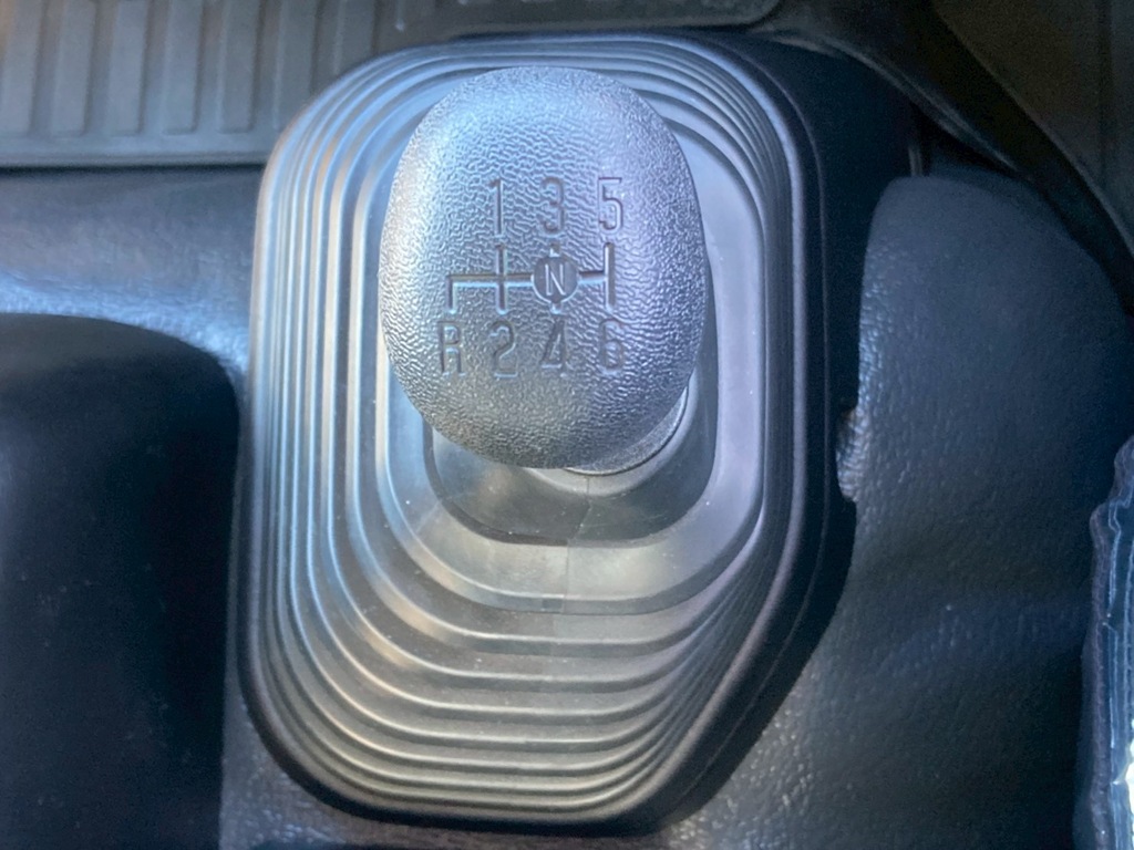 6速MTです|いすゞ フォワード 2RG-FRR90S4(2WD)の写真25