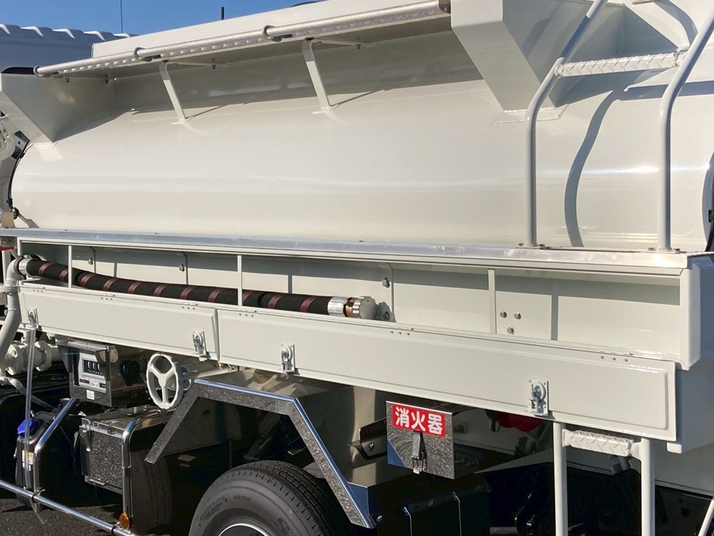 左排出ホース格納|日野 レンジャー 2KG-FD2ABA(2WD)の写真13