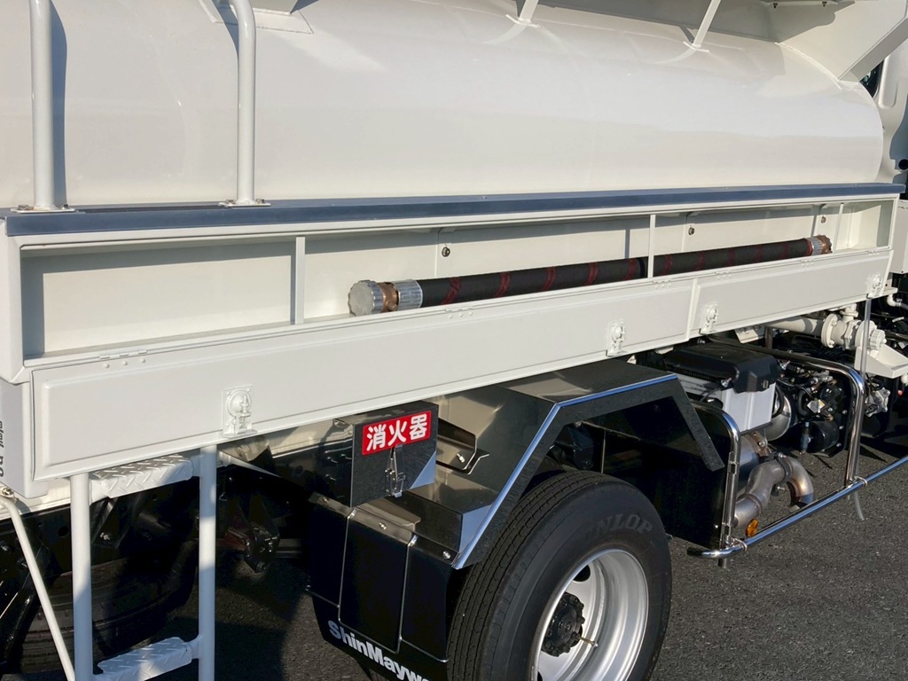 右排出ホース格納|日野 レンジャー 2KG-FD2ABA(2WD)の写真14