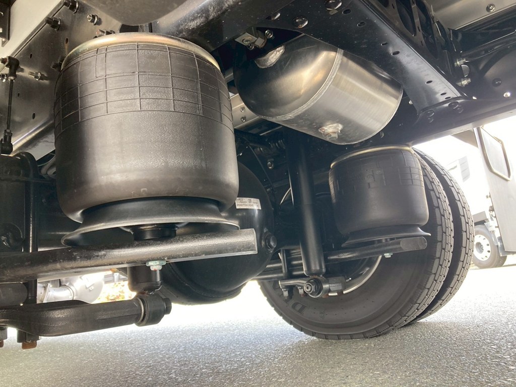 リアエアサスです|三菱 ファイター 2KG-FK65F(2WD)の写真5