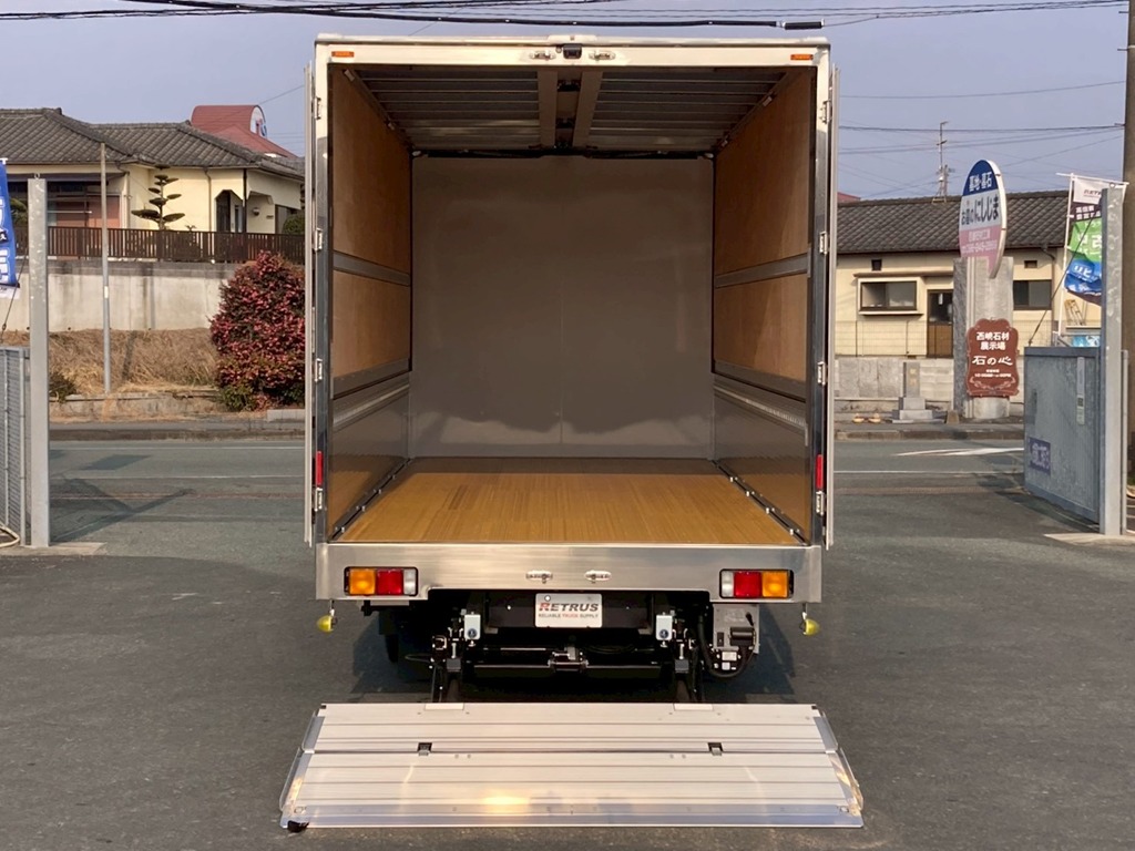 ボディー内|三菱 ファイター 2KG-FK65F(2WD)の写真9