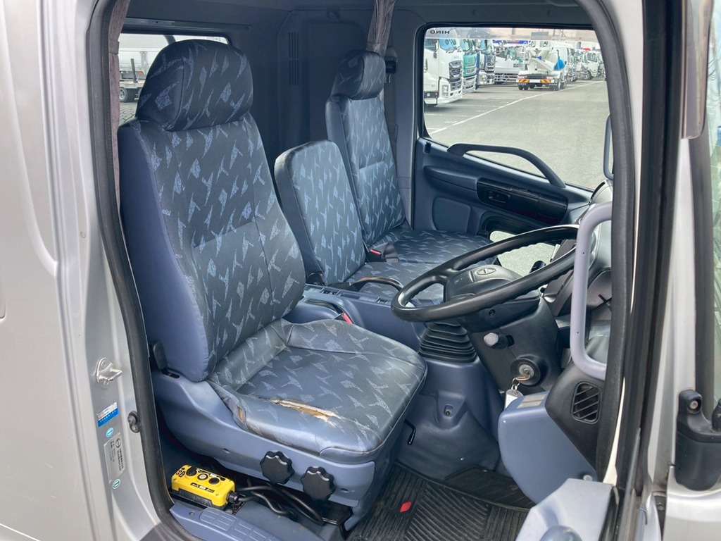 室内|日野 レンジャー ADG-FD7JGWA(2WD)の写真7