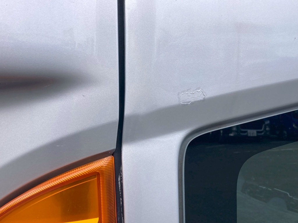 助手席側ドアにキズ補修が有ります|日野 レンジャー ADG-FD7JGWA(2WD)の写真18