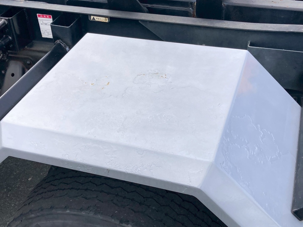 リアフェンダーに色剥げ補修塗装が有ります|日野 レンジャー ADG-FD7JGWA(2WD)の写真21